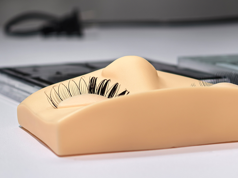 Guard The Beauty of Bright Eyes: Artificial Eyelashes Hygiene Management Strategy